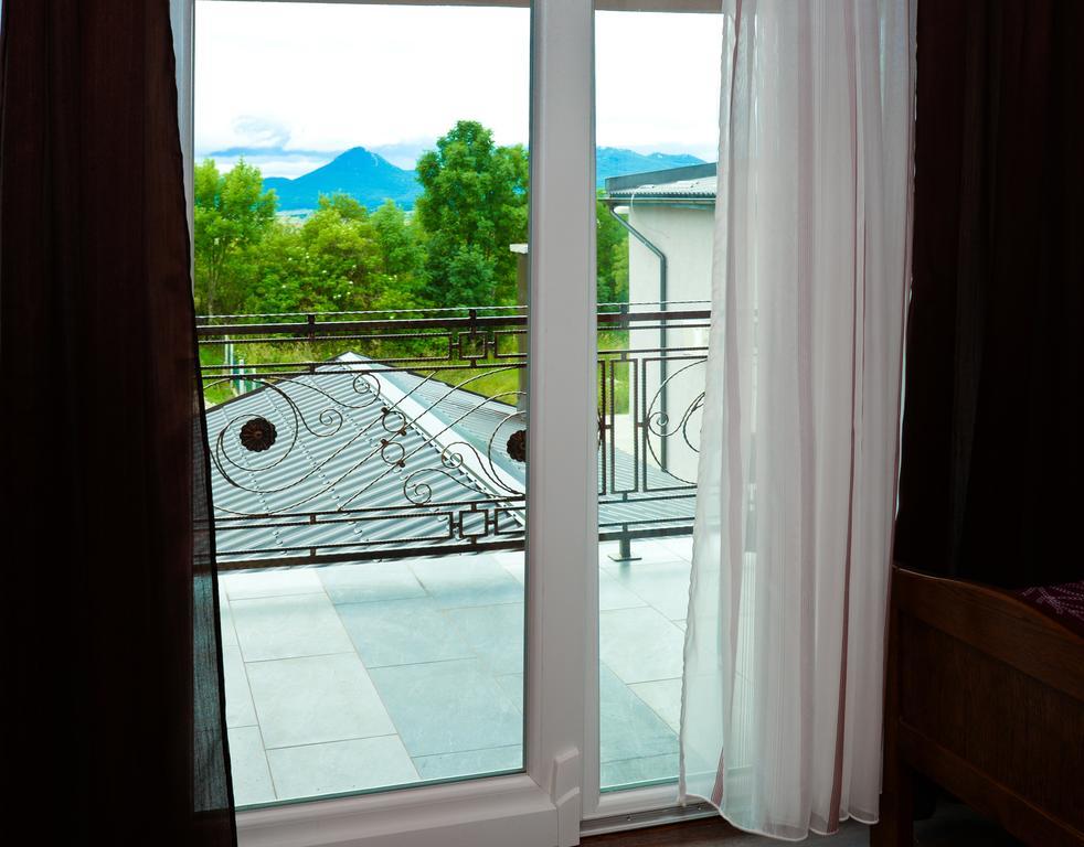 Guesthouse Pink Panther Udbina Exterior foto